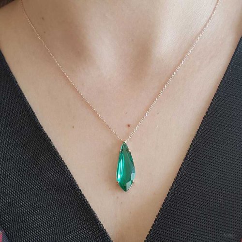 CNG Jewels - Modern Damla Kesim Zümrüt Renk Taşlı Gümüş Bayan Kolye