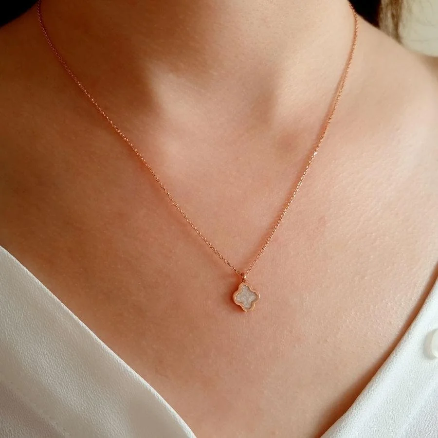 Beyaz Minimal Dört Yaprak Yonca Gümüş Kadın Kolye - 1