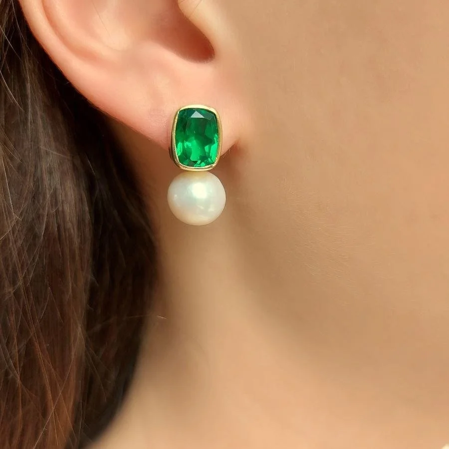 Design Green Natural Quartz And Pearl Silver Earrings