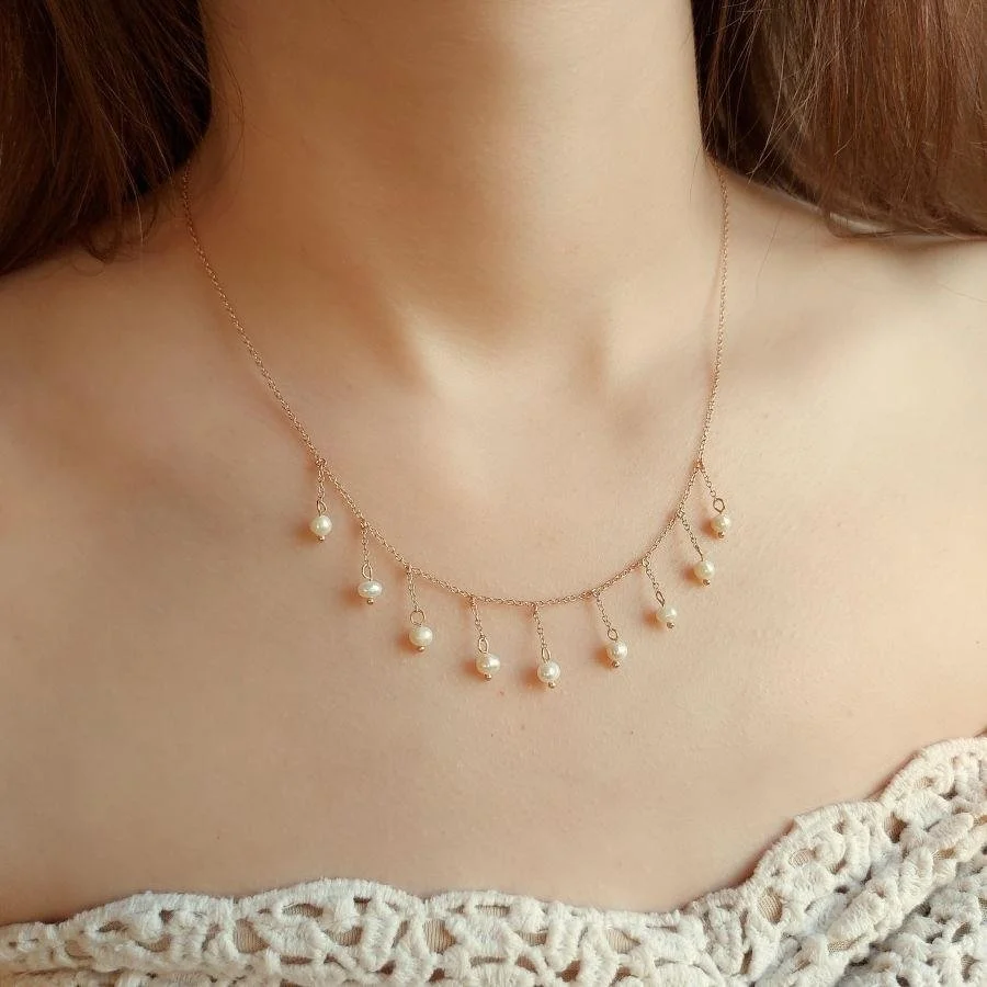 Design Necklace with Natural Pearls 