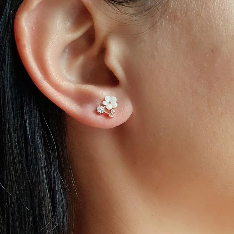 Küçük Tektaşlı Sedef Çiçek Gümüş Kadın Küpe - 1