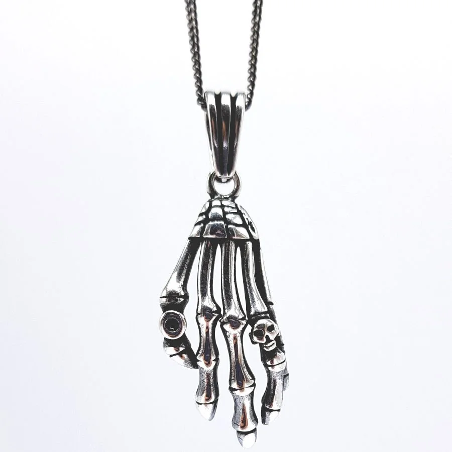 Kuru Kafalı İskelet Eli Gümüş Erkek Kolye - 1