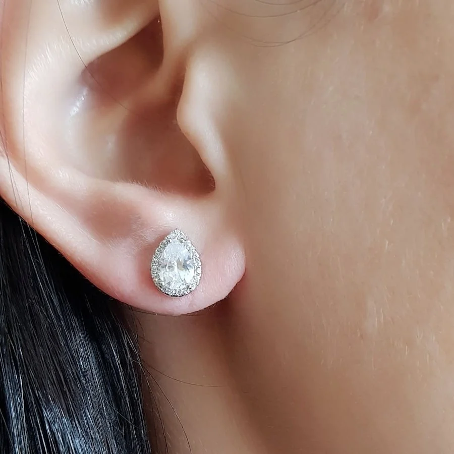 Damla Tektaş Çevresi Taşlı Gümüş Kadın Küpe - 2