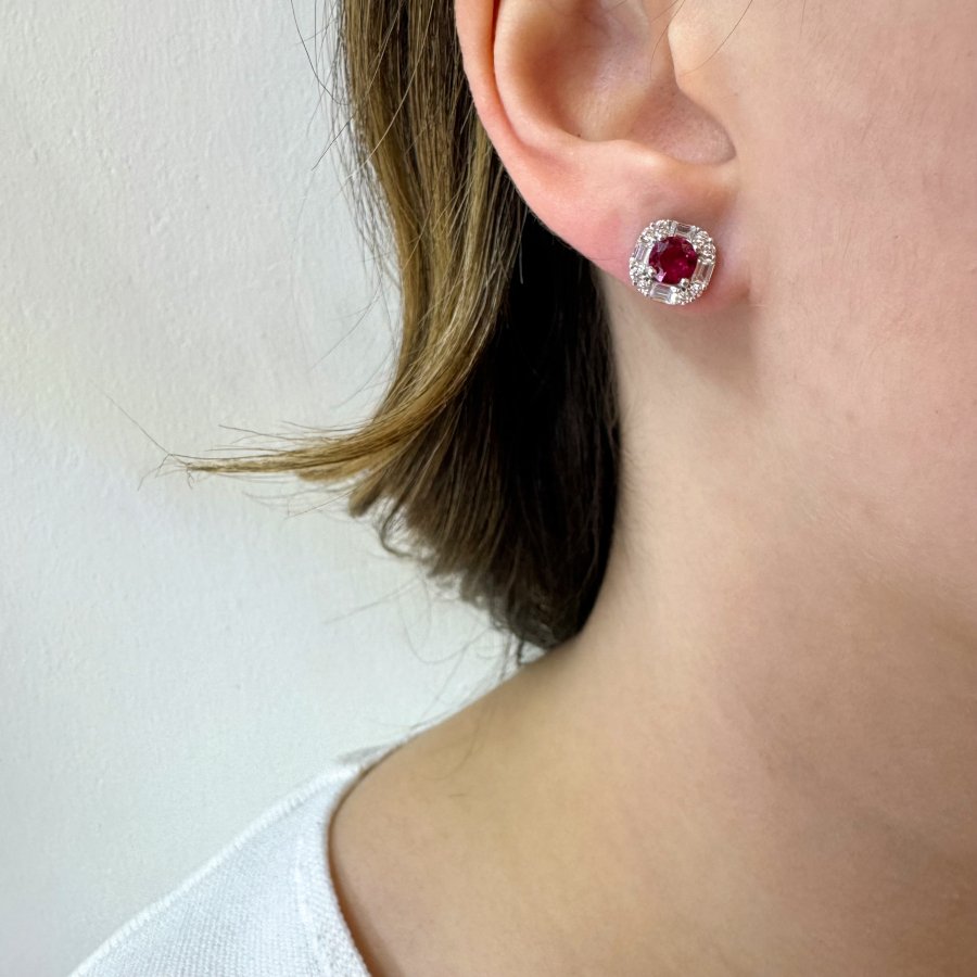 Ruby Baget Taşlı Tasarım Kadın Gümüş Küpe - CNG Jewels (1)