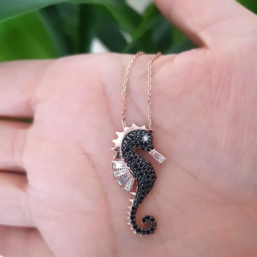 Siyah Taşlı Deniz Atı Gümüş Kadın Kolye - 1