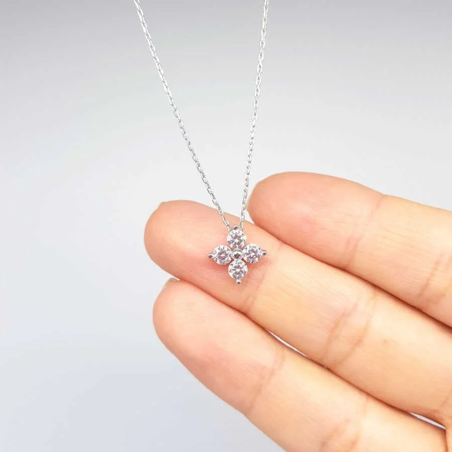 Swarovski Taşlı Haç Gümüş Bayan Kolye