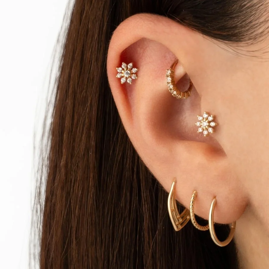 Taşlı Çiçek Altın Helix Piercing