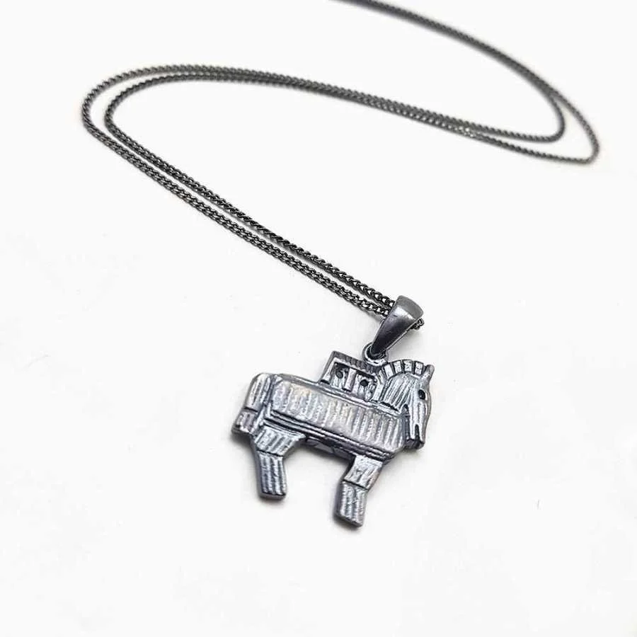 Taşsız Mat Siyah Truva Atı Gümüş Erkek Kolye - 1