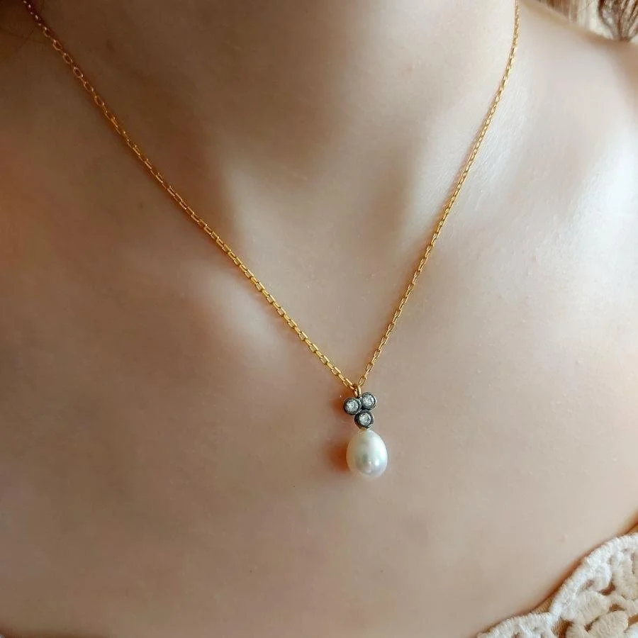 Tria Old Style Drop Pearl Silver Necklace